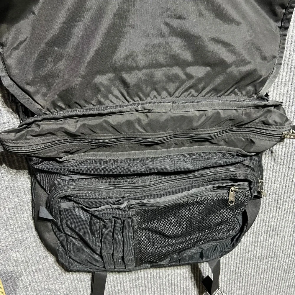 Vintage Patagonia Messenger Bag Unisex OS Black Made in USA 48285 FA01 Gorpcore